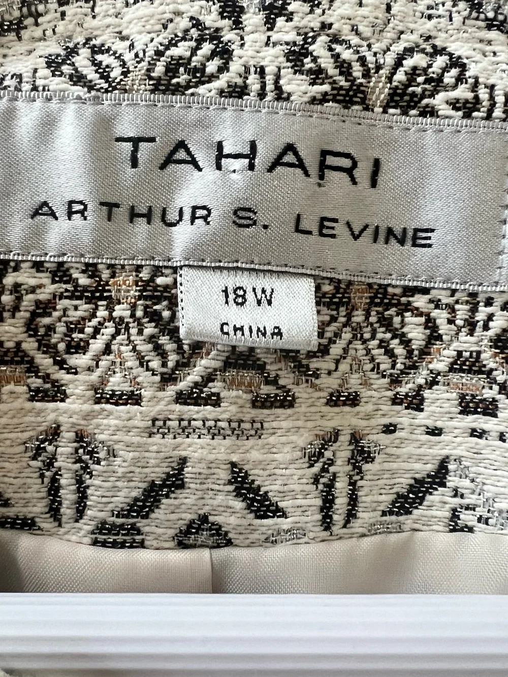 Tahari Arthur S. Levine 18W Open Front Tapestry Jacket Boho Southwestern Blazer